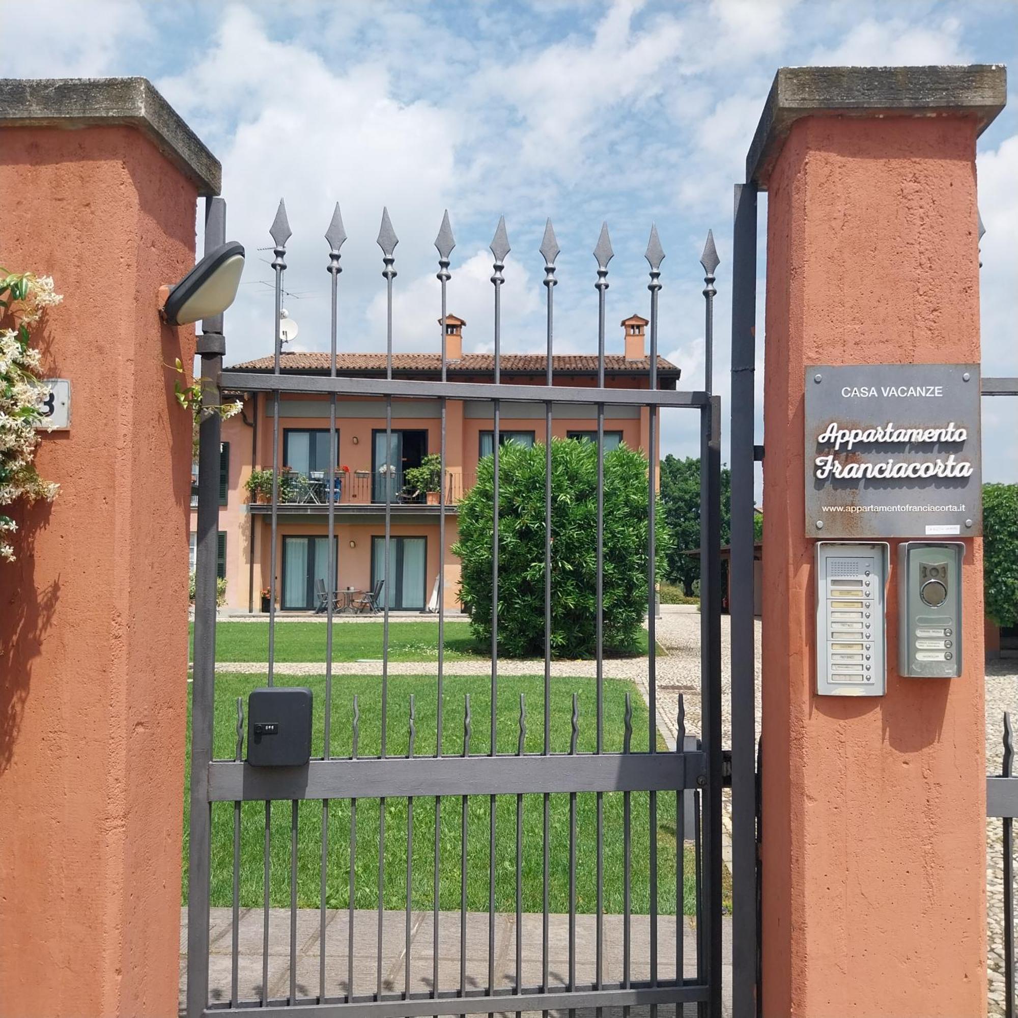 Appartamento Franciacorta Cazzago San Martino Eksteriør billede
